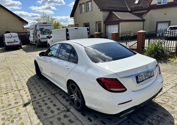 Mercedes-Benz Klasa E cena 114900 przebieg: 239000, rok produkcji 2017 z Słupsk małe 137